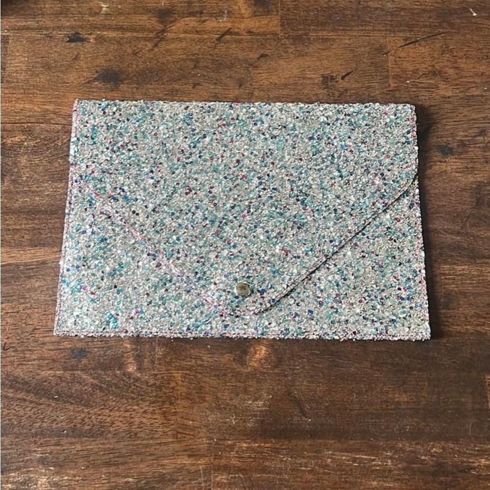 Colorplay clutch